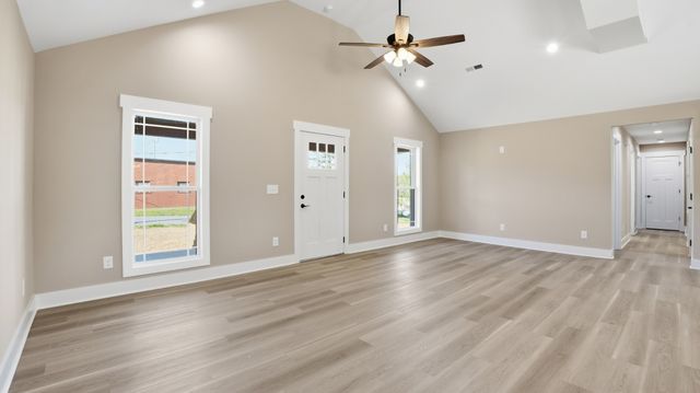 104 Division St, Normandy, TN 37360