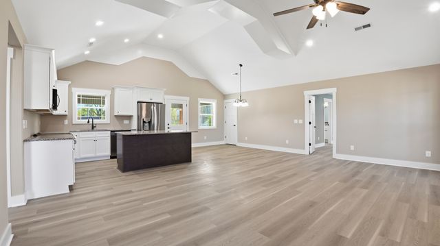 104 Division St, Normandy, TN 37360