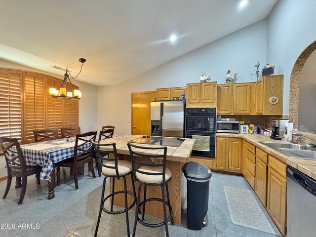 9520 W VALVIEW Place, Arizona City, AZ 85123