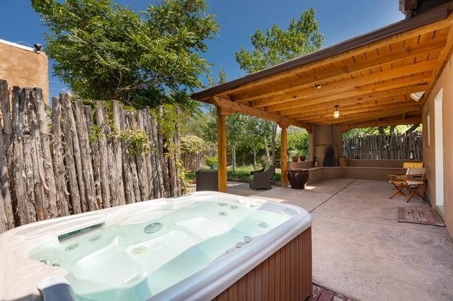 831 Ninita, Santa Fe, NM 87505