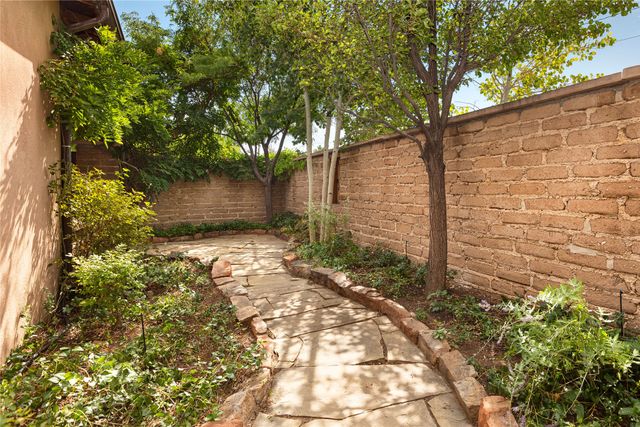 831 Ninita, Santa Fe, NM 87505