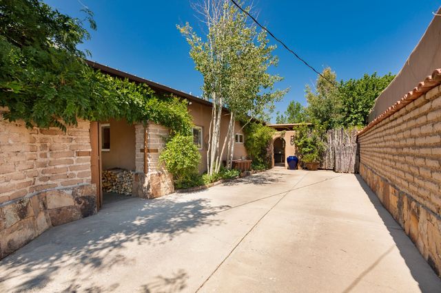 831 Ninita, Santa Fe, NM 87505