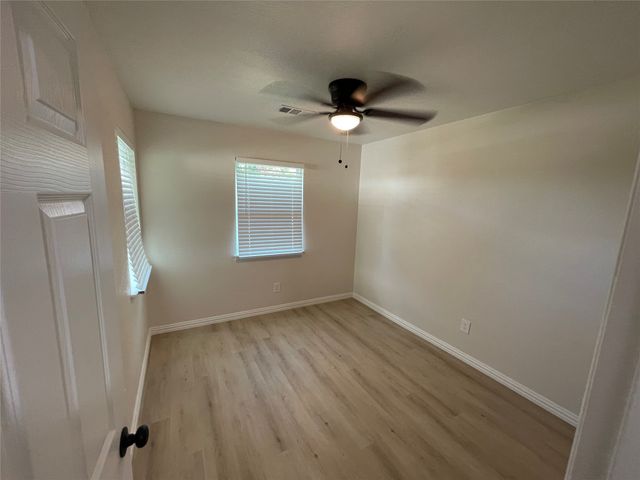 305 Jenny Kay Lane, Irving, TX 75060