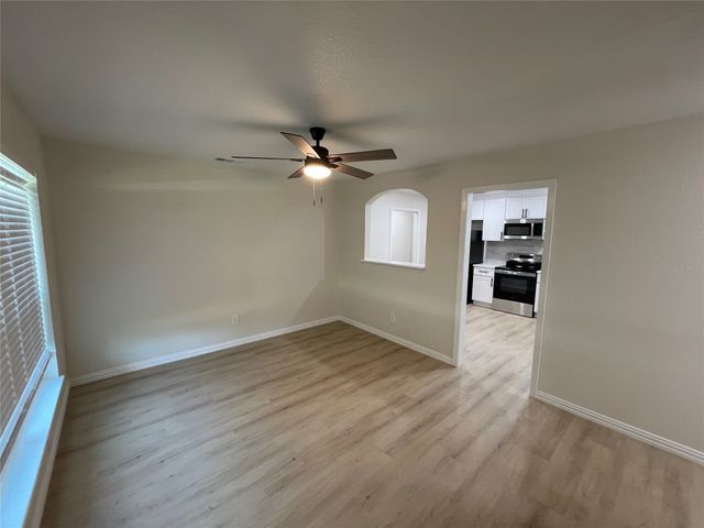 305 Jenny Kay Lane, Irving, TX 75060