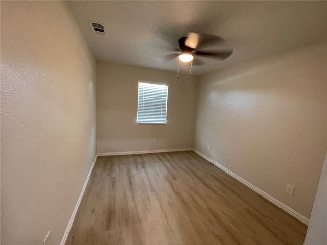 305 Jenny Kay Lane, Irving, TX 75060