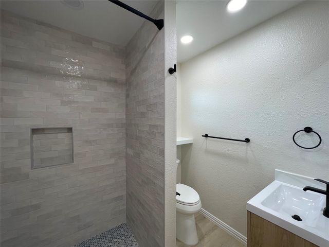 305 Jenny Kay Lane, Irving, TX 75060