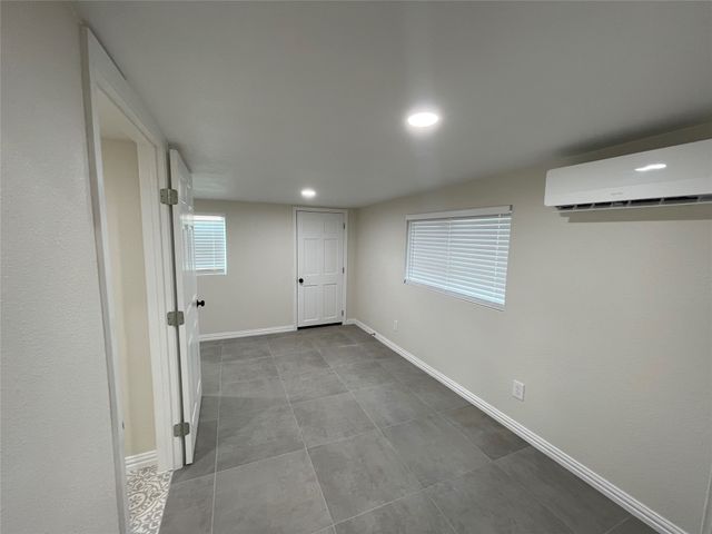 305 Jenny Kay Lane, Irving, TX 75060