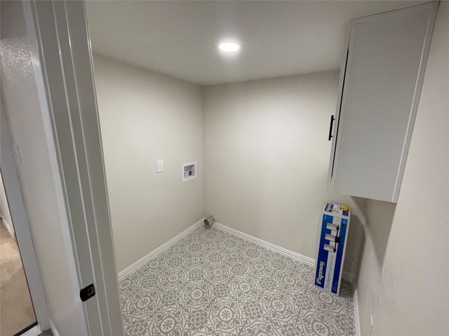 305 Jenny Kay Lane, Irving, TX 75060
