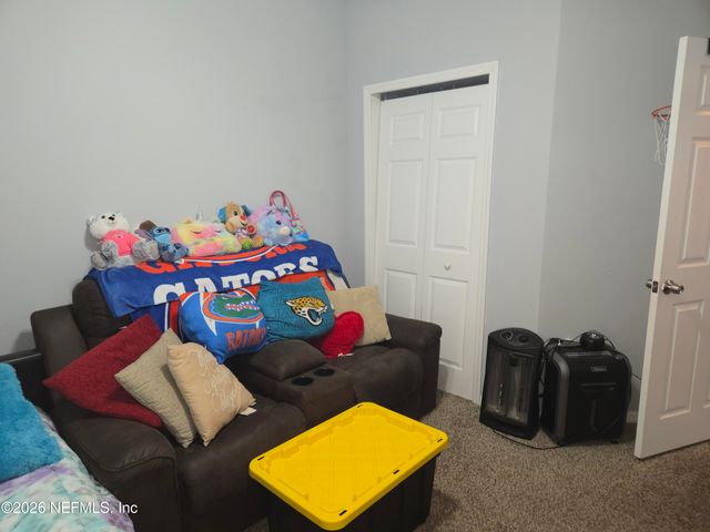 1663 E JAYHAWK Lane E, Jacksonville, FL 32221