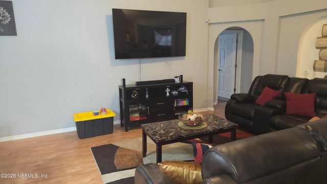1663 E JAYHAWK Lane E, Jacksonville, FL 32221