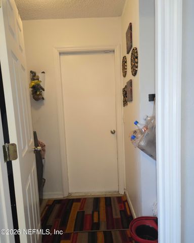 1663 E JAYHAWK Lane E, Jacksonville, FL 32221