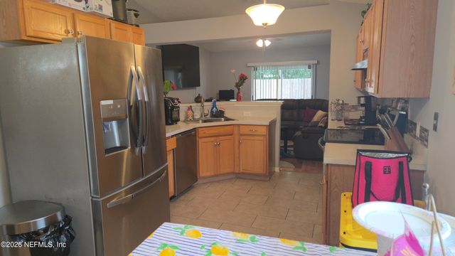 1663 E JAYHAWK Lane E, Jacksonville, FL 32221