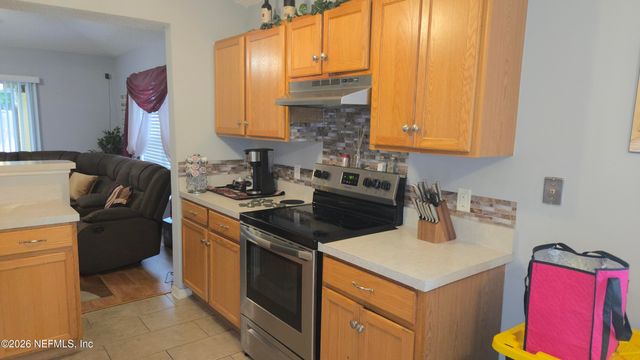 1663 E JAYHAWK Lane E, Jacksonville, FL 32221