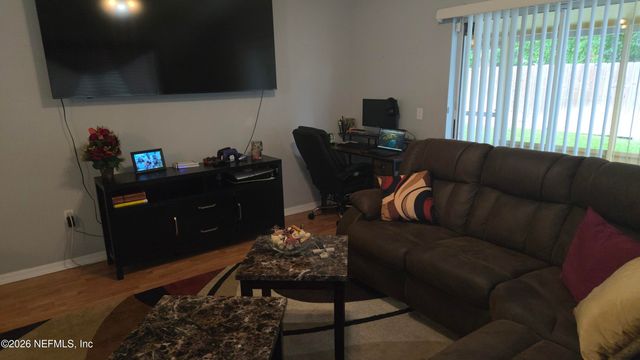 1663 E JAYHAWK Lane E, Jacksonville, FL 32221