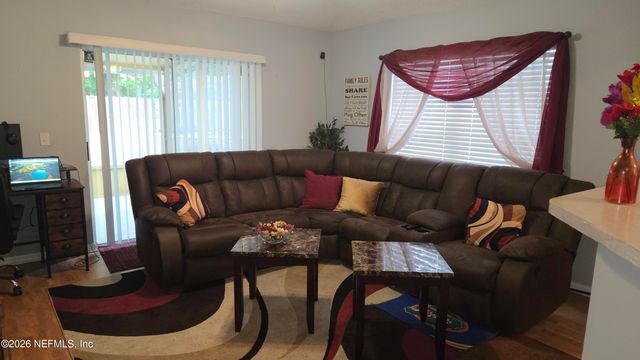 1663 E JAYHAWK Lane E, Jacksonville, FL 32221