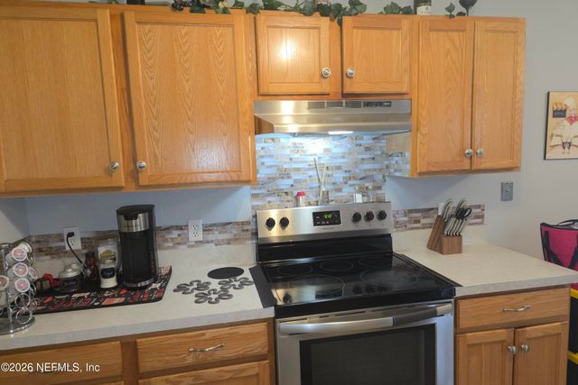 1663 E JAYHAWK Lane E, Jacksonville, FL 32221
