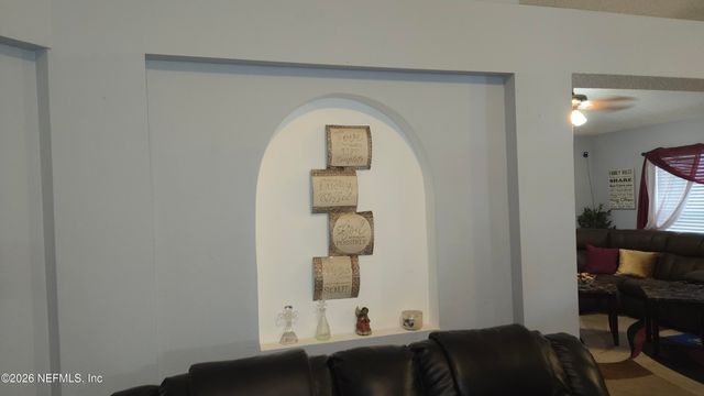 1663 E JAYHAWK Lane E, Jacksonville, FL 32221