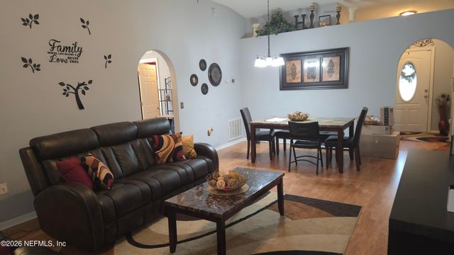 1663 E JAYHAWK Lane E, Jacksonville, FL 32221