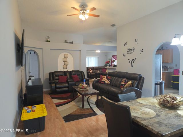 1663 E JAYHAWK Lane E, Jacksonville, FL 32221