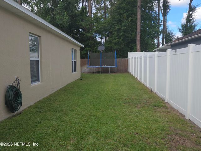 1663 E JAYHAWK Lane E, Jacksonville, FL 32221