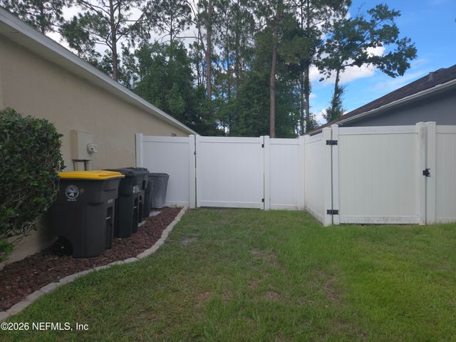1663 E JAYHAWK Lane E, Jacksonville, FL 32221