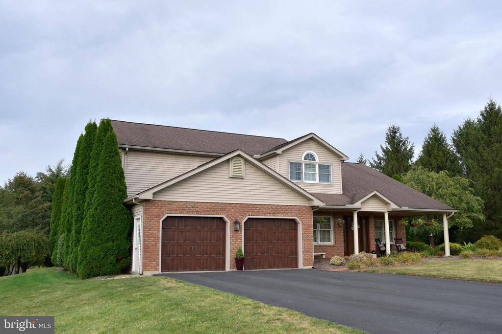 1596 COLONIAL CIR, Lebanon, PA 17046