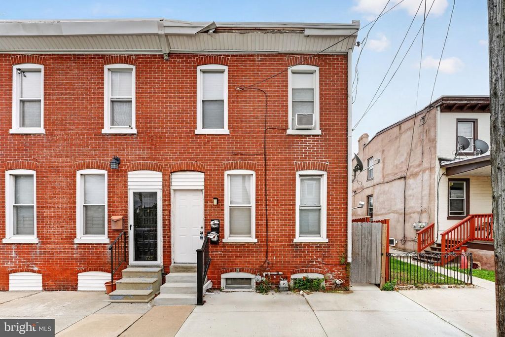 721 MCILVAIN ST, CHESTER, PA 19013 — exterior