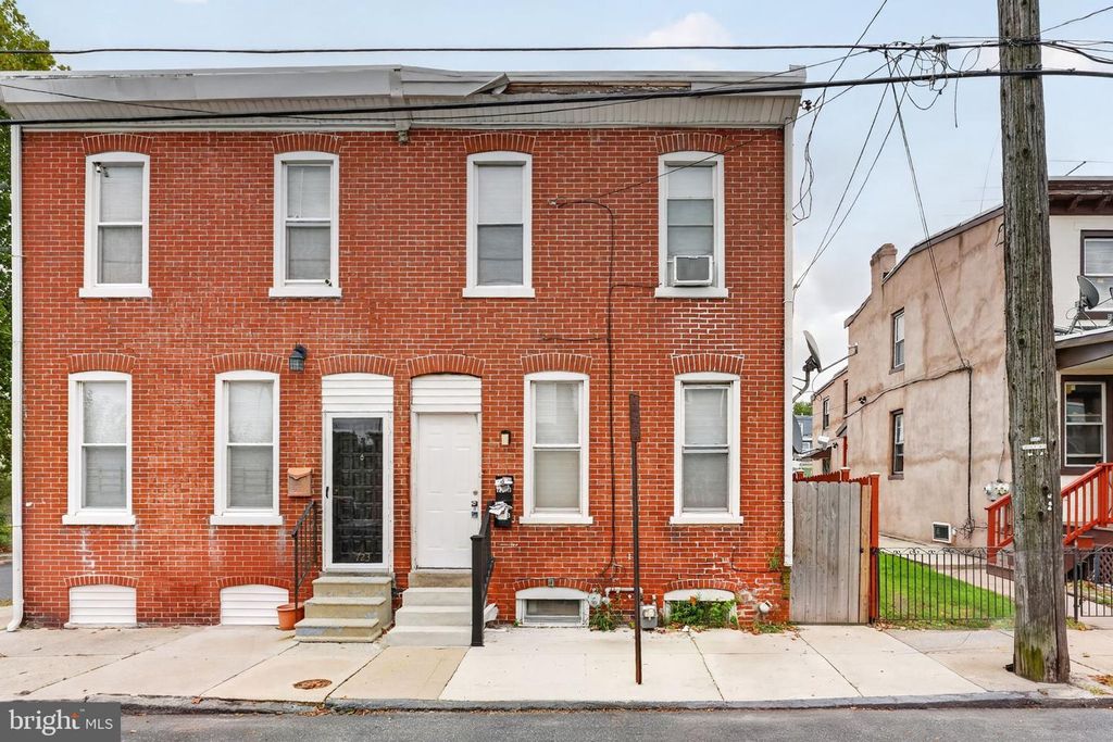 721 MCILVAIN ST, CHESTER, PA 19013 — photo 2
