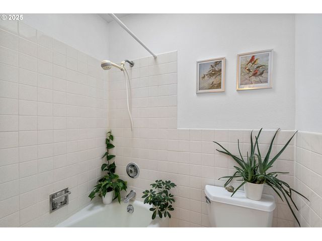 15390 Sw DAVIS Rd, Beaverton, OR 97007