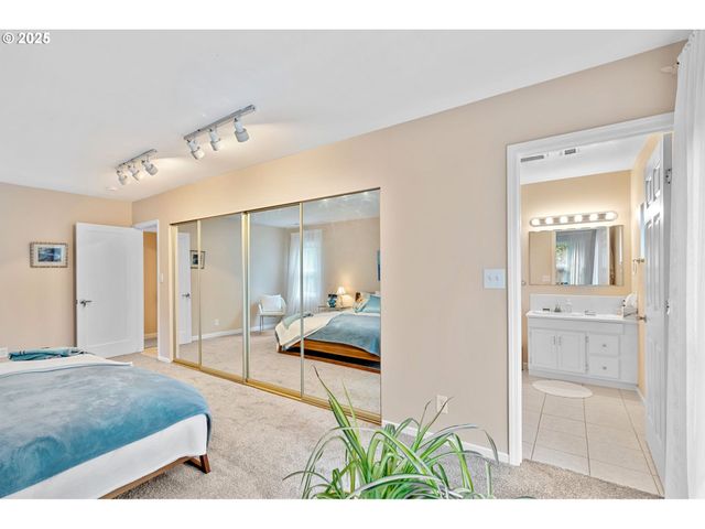 15390 Sw DAVIS Rd, Beaverton, OR 97007