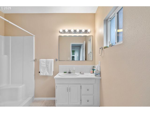 15390 Sw DAVIS Rd, Beaverton, OR 97007