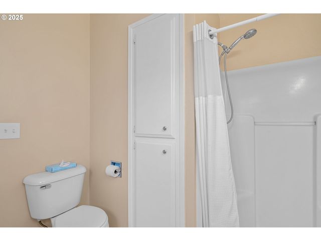 15390 Sw DAVIS Rd, Beaverton, OR 97007