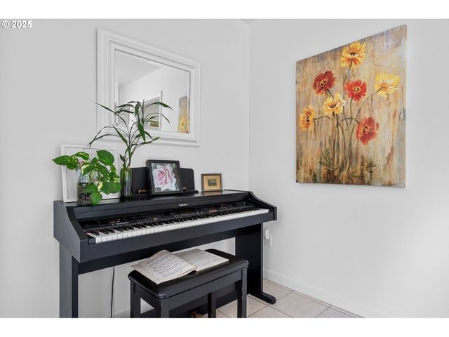 15390 Sw DAVIS Rd, Beaverton, OR 97007