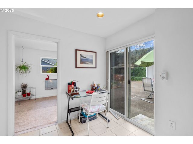 15390 Sw DAVIS Rd, Beaverton, OR 97007