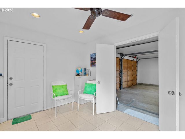 15390 Sw DAVIS Rd, Beaverton, OR 97007