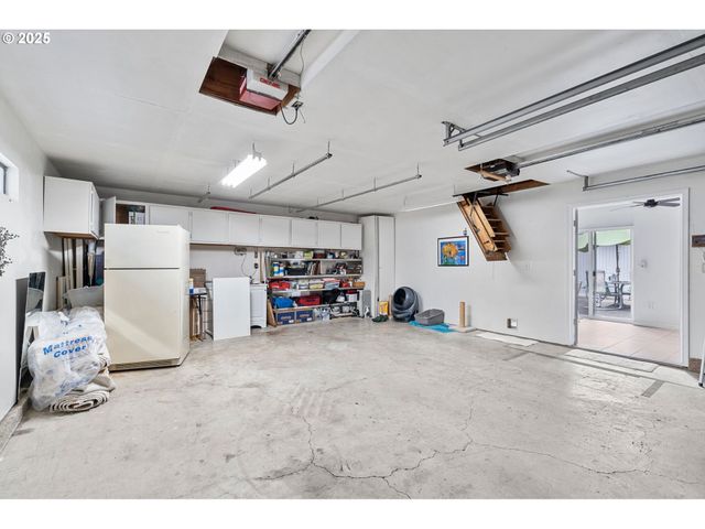 15390 Sw DAVIS Rd, Beaverton, OR 97007