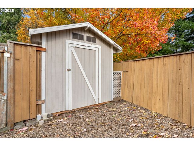 15390 Sw DAVIS Rd, Beaverton, OR 97007