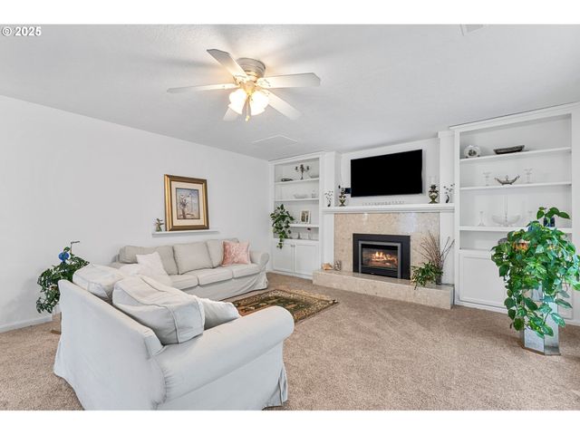 15390 Sw DAVIS Rd, Beaverton, OR 97007