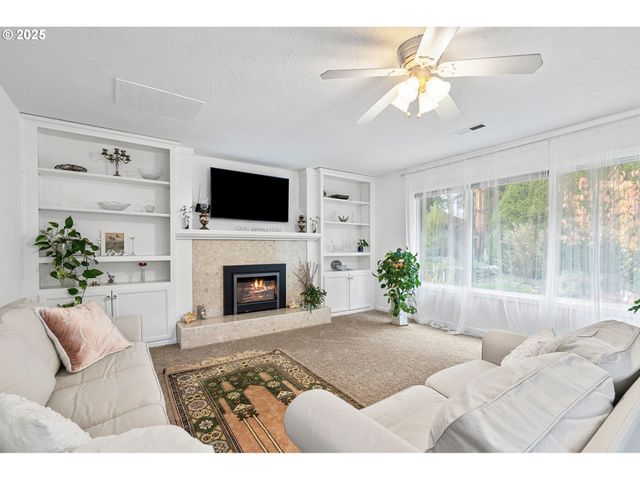 15390 Sw DAVIS Rd, Beaverton, OR 97007