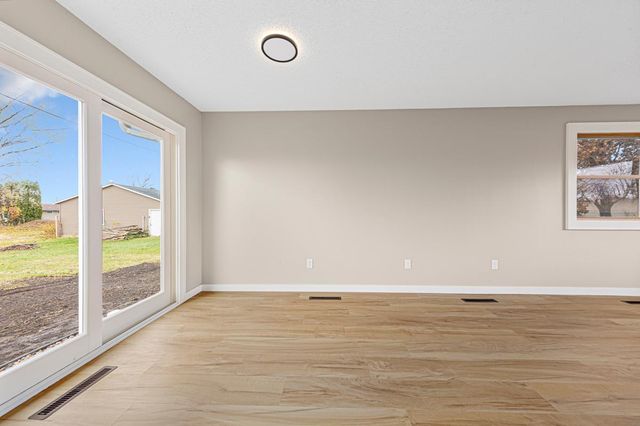 101 6th Avenue NW, Dodge Center, MN 55927