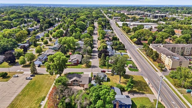 3635 Chelmsford Road NE, Saint Anthony, MN 55418