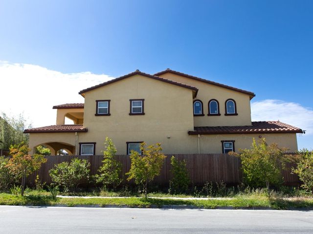 1011 El Cerro Drive, Hollister, CA 95023