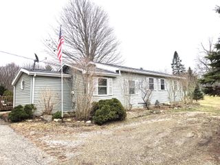 9130 17 Mile Road, Fredonia Twp, MI 49068