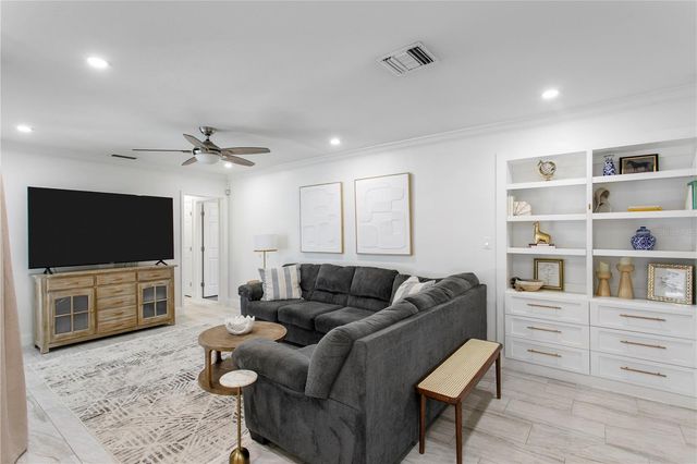 5103 W CLEVELAND STREET, Tampa, FL 33609