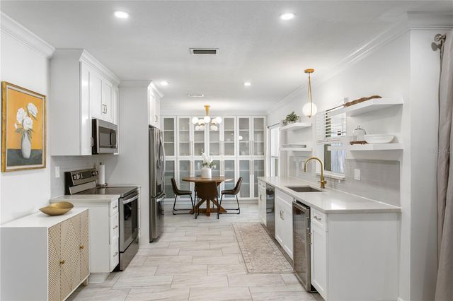 5103 W CLEVELAND STREET, Tampa, FL 33609