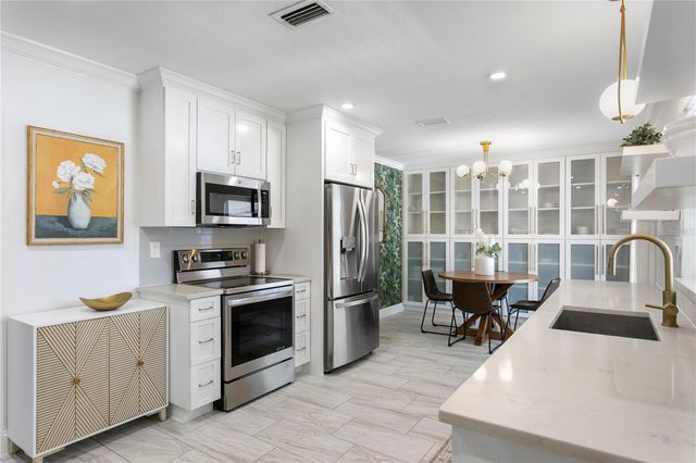 5103 W CLEVELAND STREET, Tampa, FL 33609