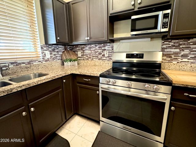 6329 W Preston Lane, Phoenix, AZ 85043