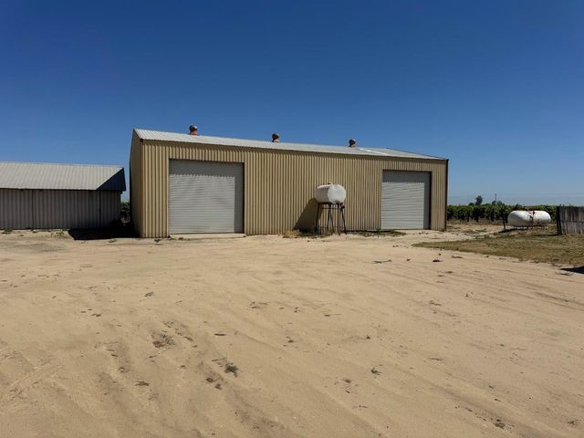 376 E Klepper, Caruthers, CA 93609
