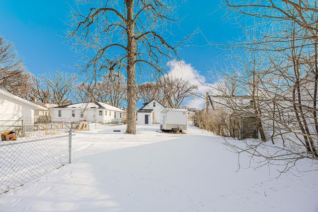 1522 8th Street N, Fargo, ND 58102