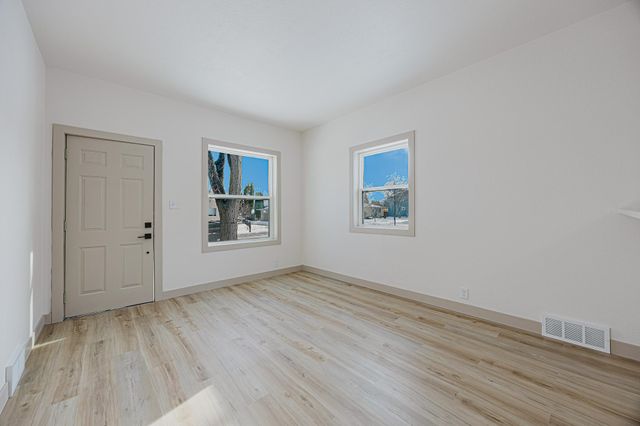 1522 8th Street N, Fargo, ND 58102